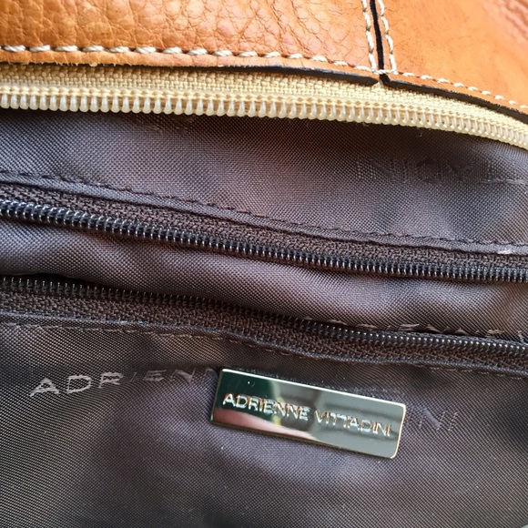 Adrienne Vittadini tan purse - Picture 3 of 8